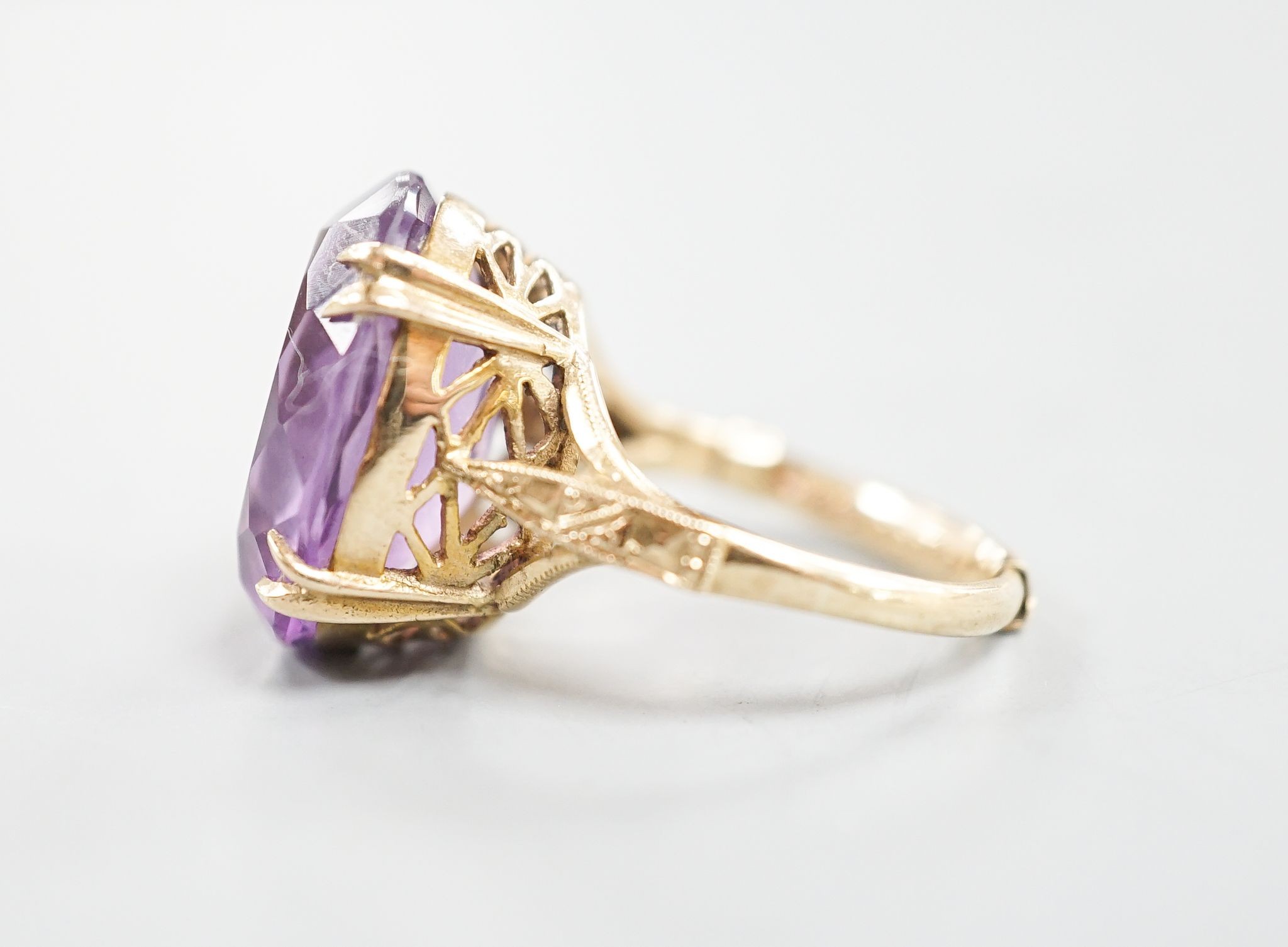 A modern 9ct gold and oval cut amethyst set dress ring, size L/M, gross weight 5.7 grams.